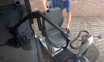 Scootmobiel opbergen met lift